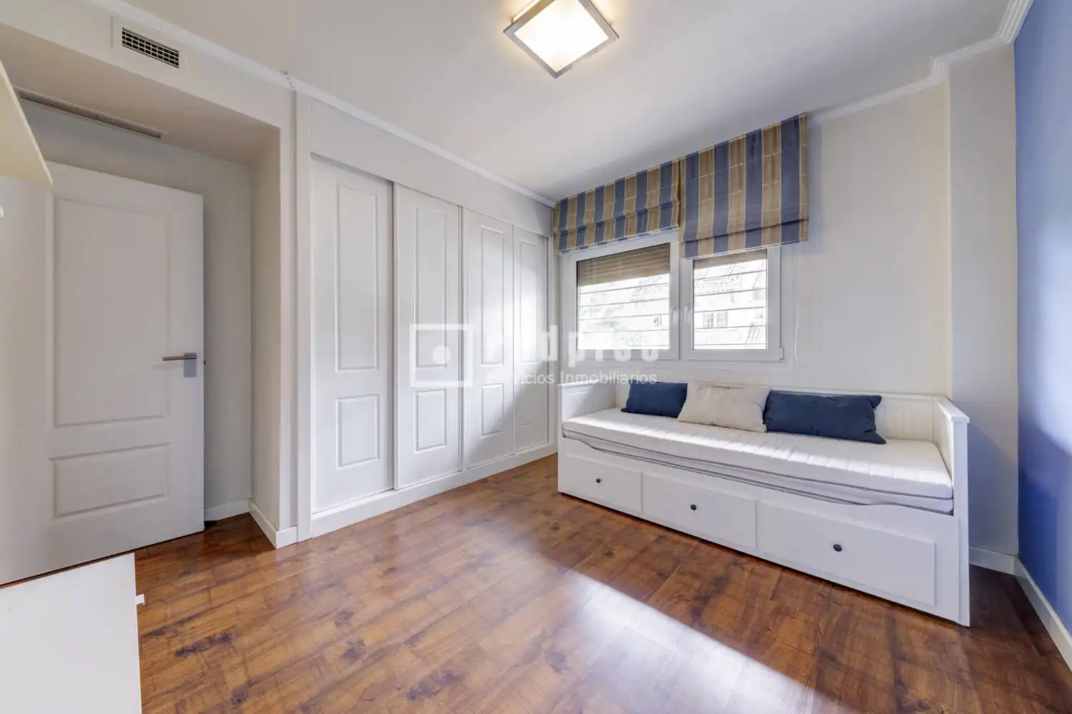 Bedroom of Houses for sale in Pozuelo de Alarcón  with Air Conditioner, Heating and Private garden