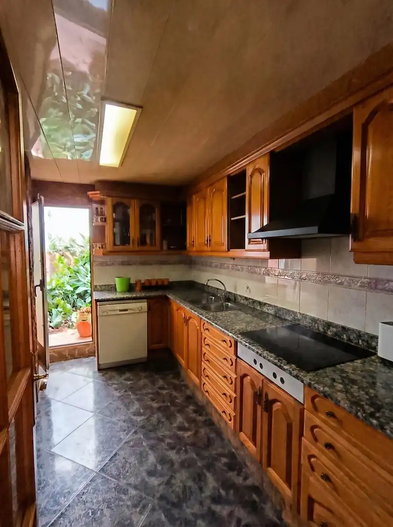 Cuina de Casa o xalet en venda en Calella amb Aire condicionat, Terrassa i Traster