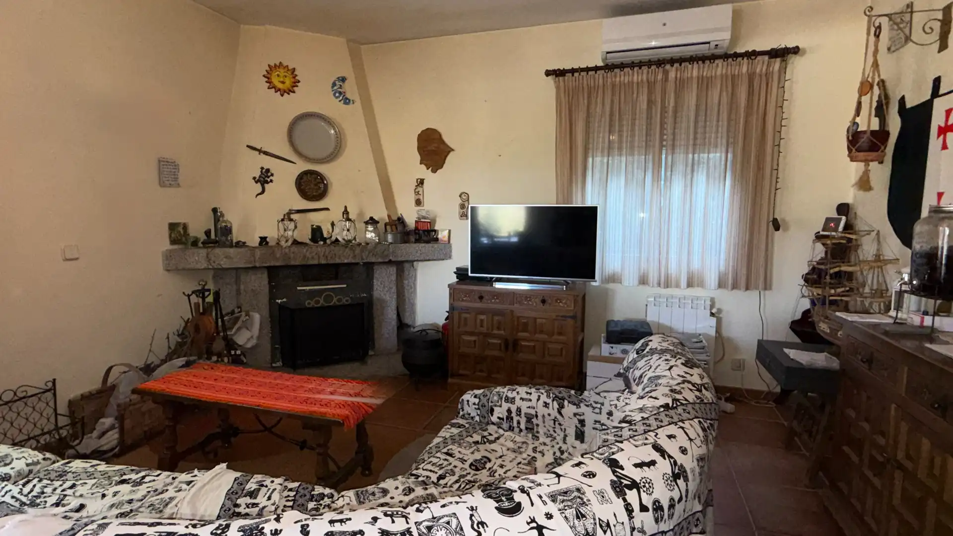 Sala d'estar de Casa o xalet en venda en Villa del Prado amb Aire condicionat, Calefacció i Jardí privat