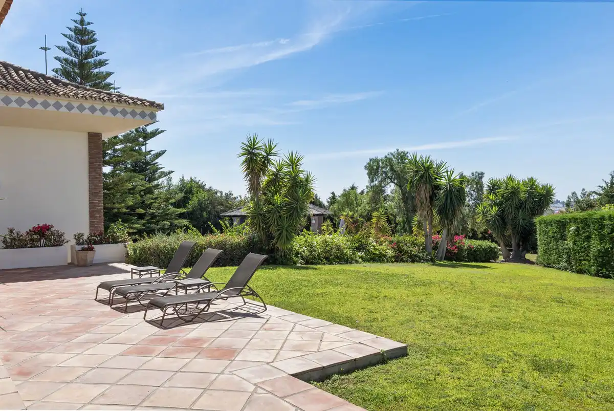 Terrassa de Casa o xalet en venda en Benahavís amb Aire condicionat, Jardí privat i Terrassa