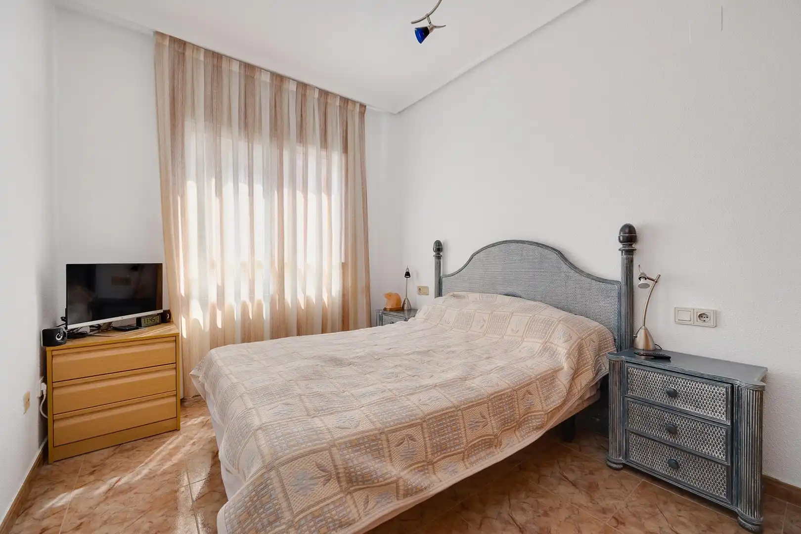Dormitori de Apartament en venda en Torrevieja amb Aire condicionat i Terrassa