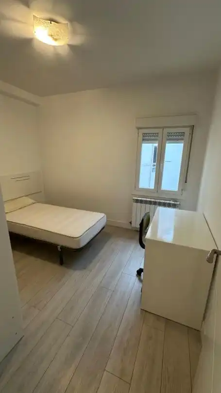 Bedroom of Flat for sale in Vitoria - Gasteiz  with Heating, Parquet flooring and Furnished