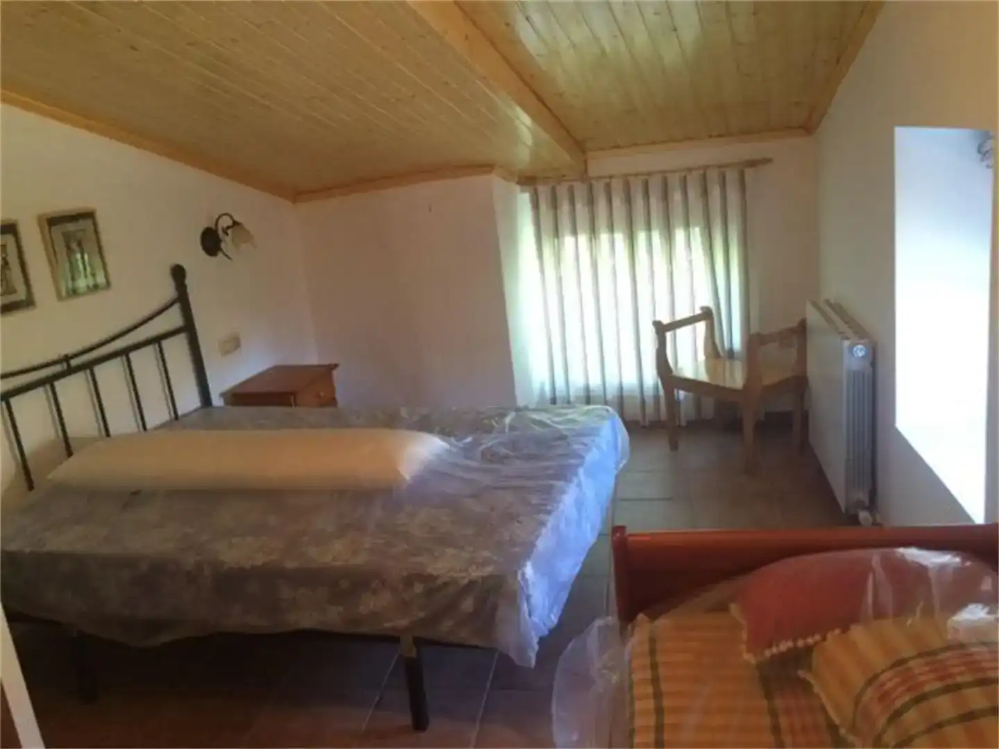 Dormitori de Casa adosada en venda en Perales del Alfambra, Teruel
