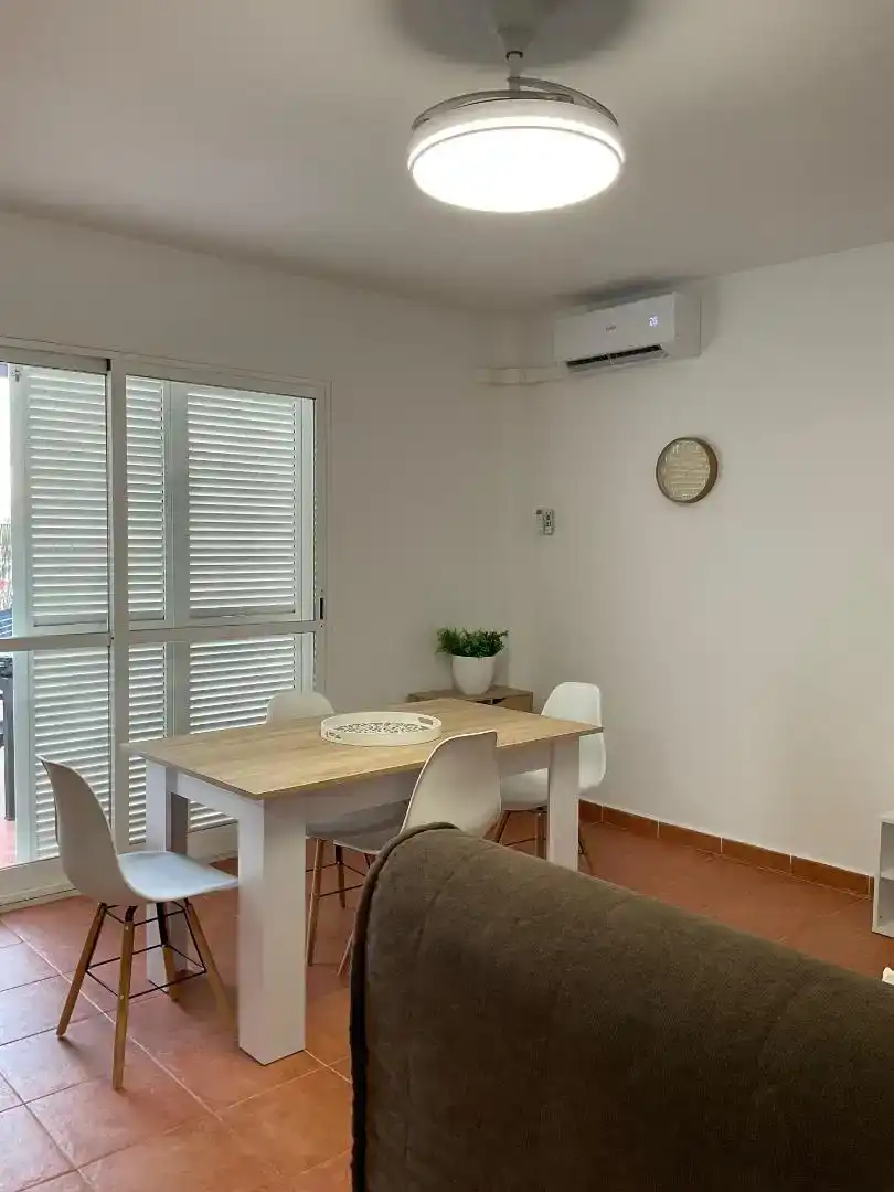 Menjador de Apartament de lloguer en Vera amb Aire condicionat, Jardí privat i Piscina