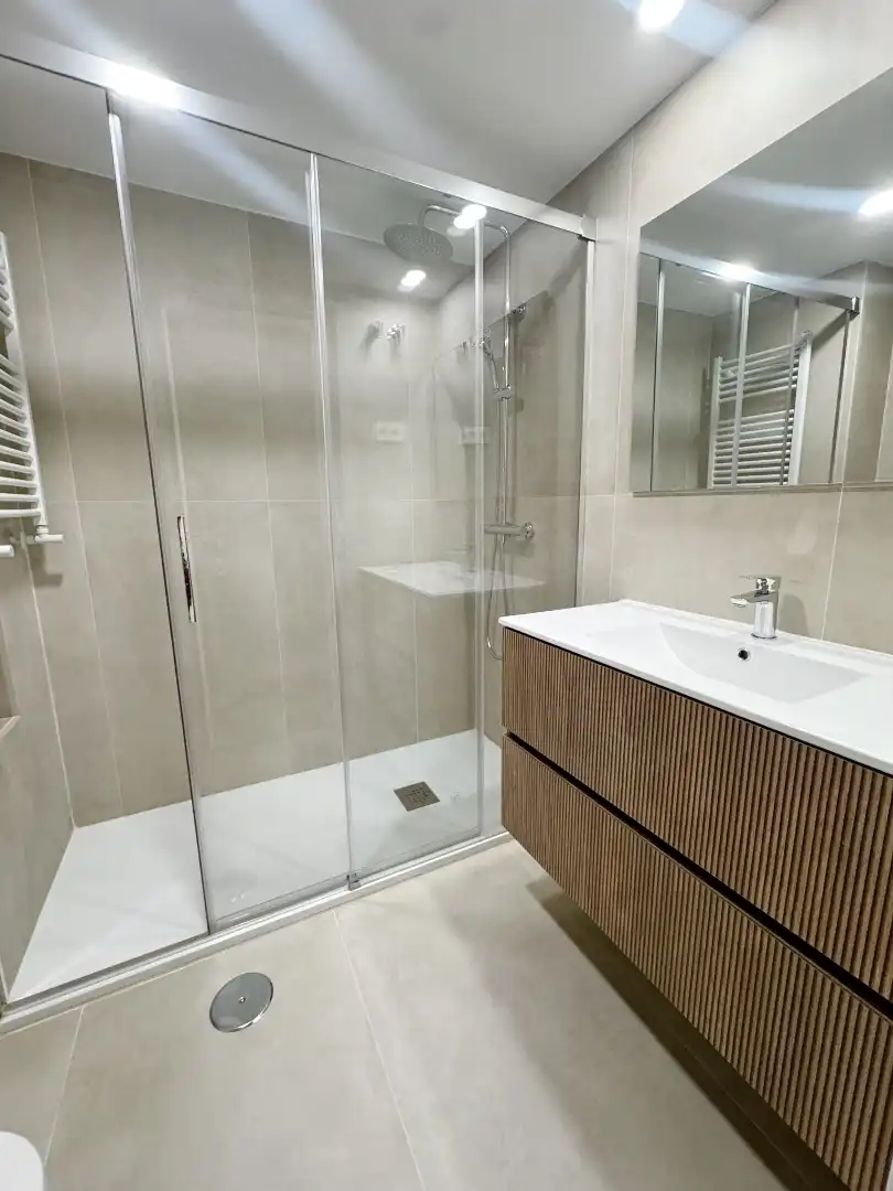 Bathroom of Flat for rent in Madrid  with Private garden and Pets allowed