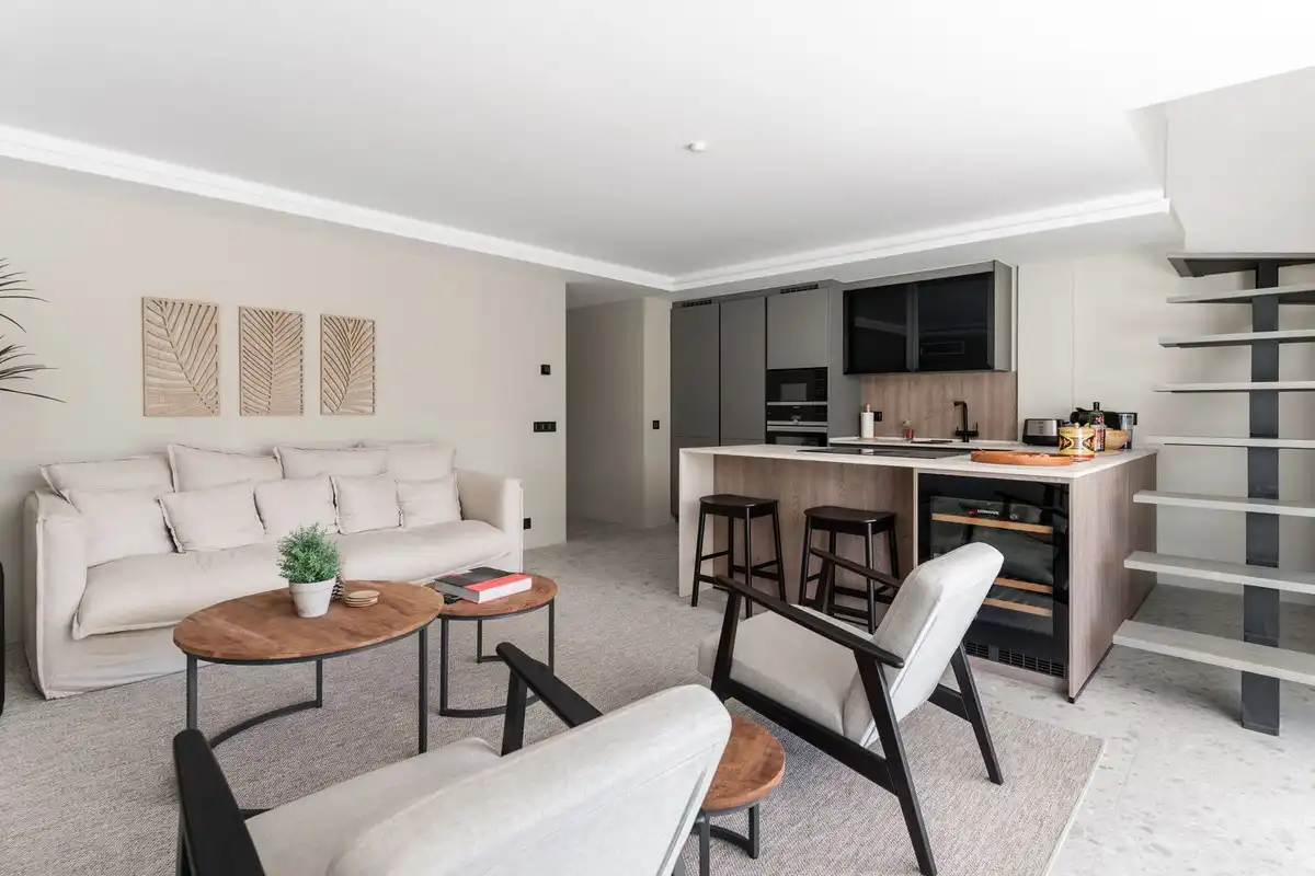 Wohnzimmer von Dachboden zum Verkauf in Marbella mit Klimaanlage, Terrasse und Schwimmbad