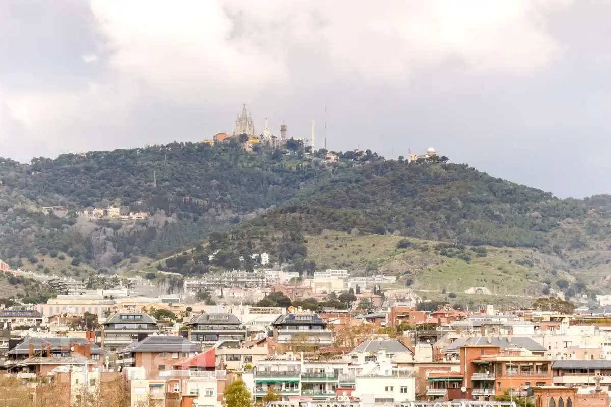 Vista exterior de Piso en venta en Barcelona con Aire acondicionado, Calefacción y Jardín privado
