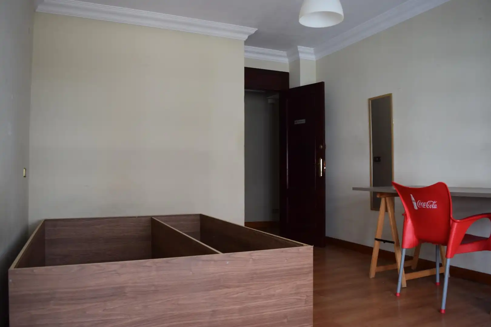 Dormitori de Pis en venda en Oviedo  amb Calefacció, Parquet i Traster