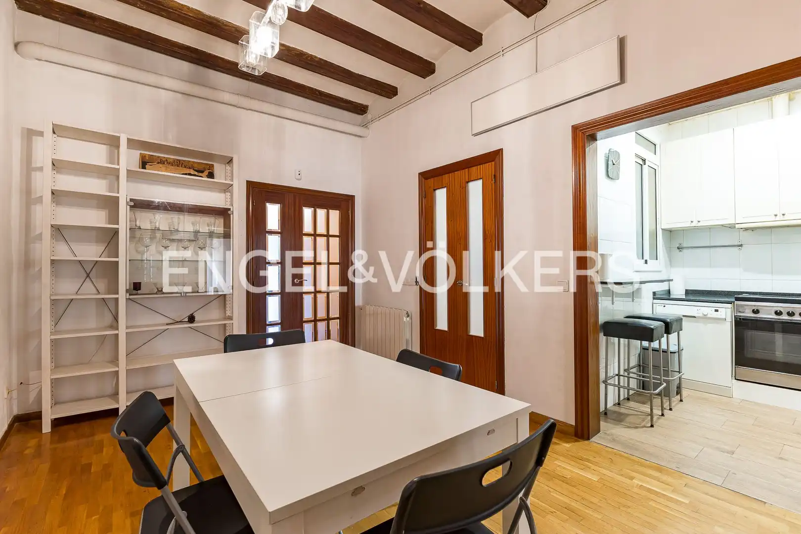 Comedor de Piso en venta en Barcelona con Calefacción, Amueblado y Balcón