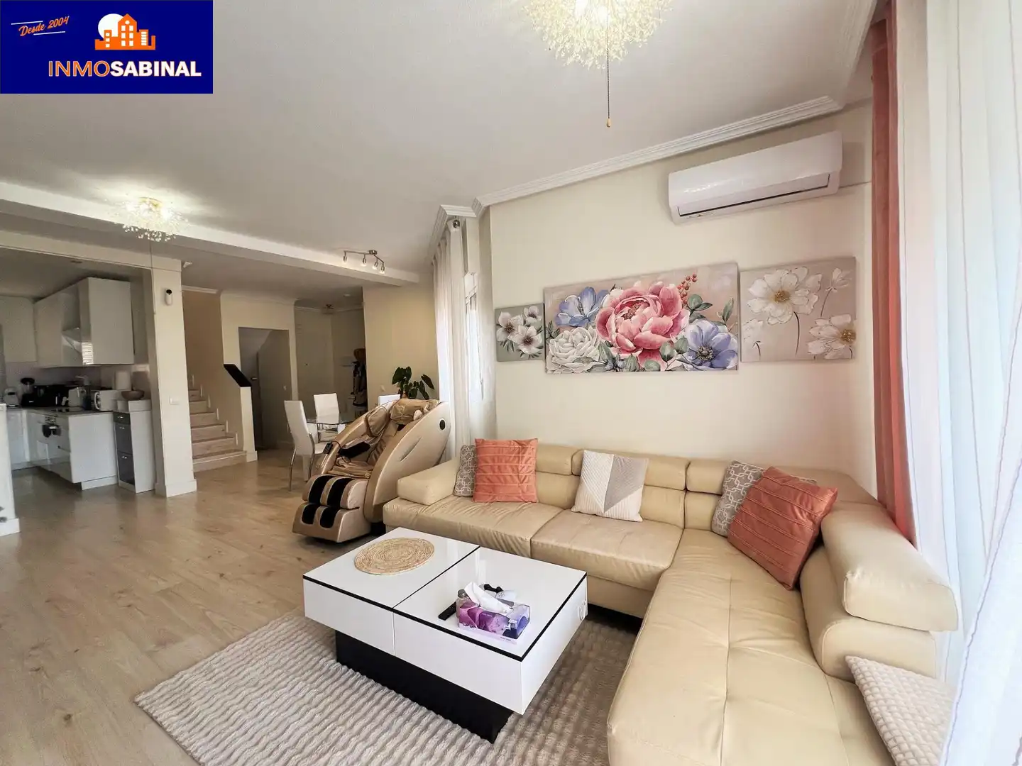 Sala de estar de Casa adosada en venta en Vícar con Aire acondicionado, Calefacción y Terraza