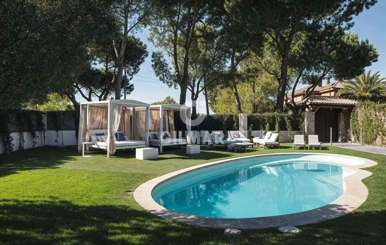 Jardí de Casa adosada en venda en Boadilla del Monte amb Calefacció, Jardí privat i Piscina