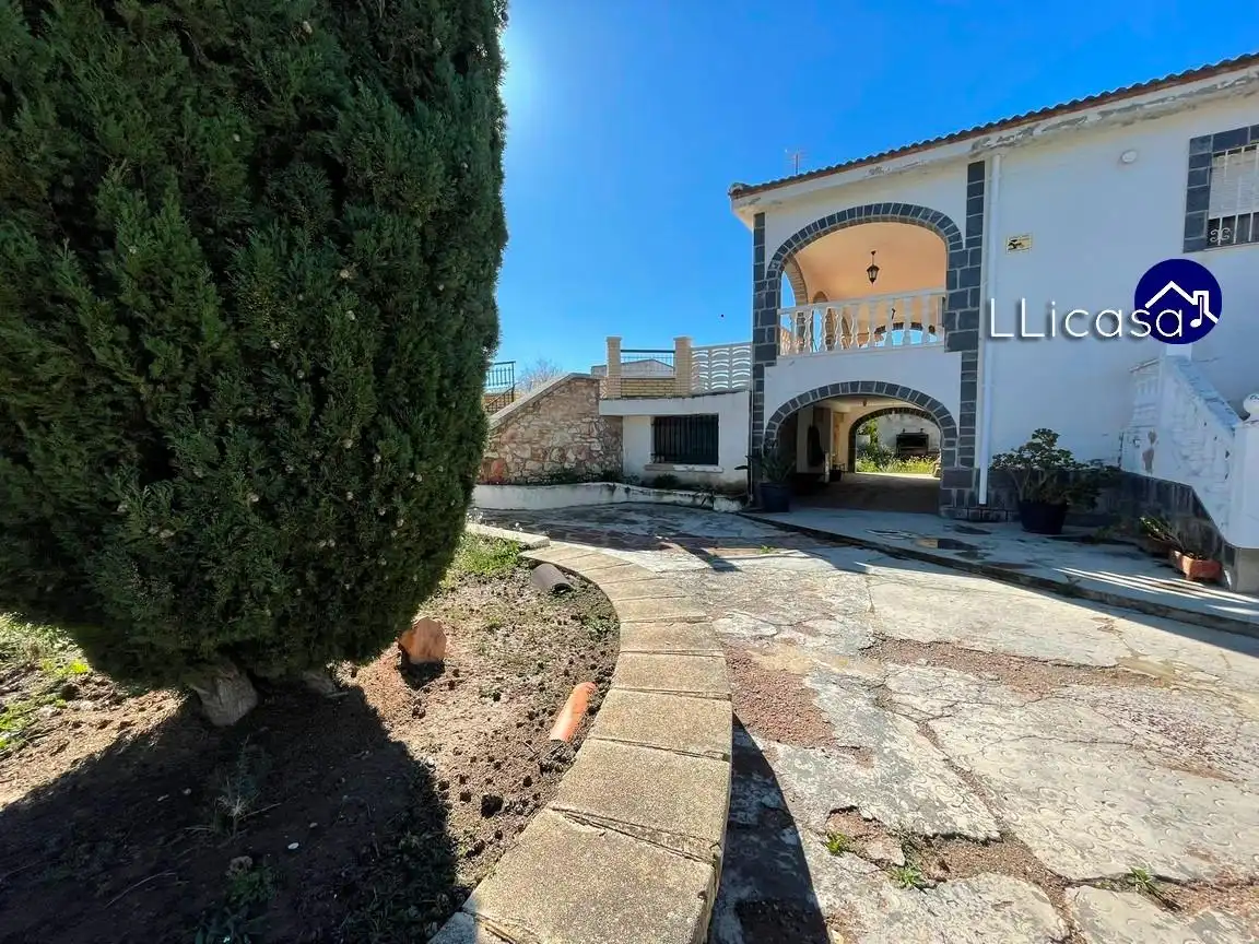Vista exterior de Casa o chalet en venta en La Pobla de Vallbona con Calefacción, Jardín privado y Terraza