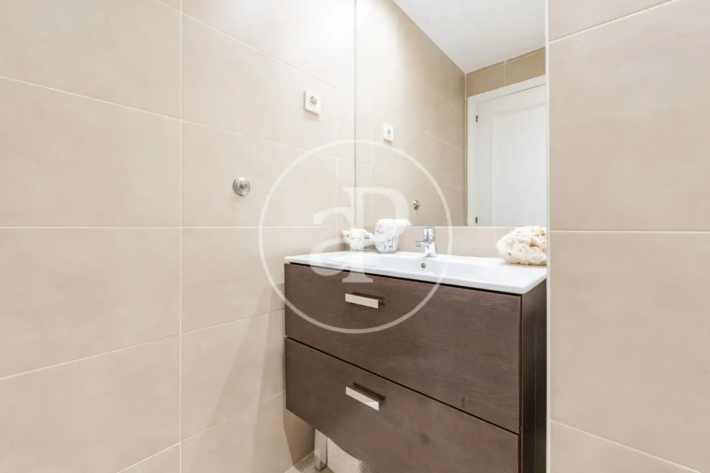 Baño de Casa adosada en venta en Madrid con Aire acondicionado, Calefacción y Jardín privado