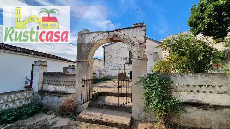 Vista exterior de Casa o chalet en venta en Baños de la Encina con Jardín privado