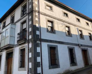 Vista exterior de Pis en venda en Castro-Urdiales amb Terrassa i Balcó