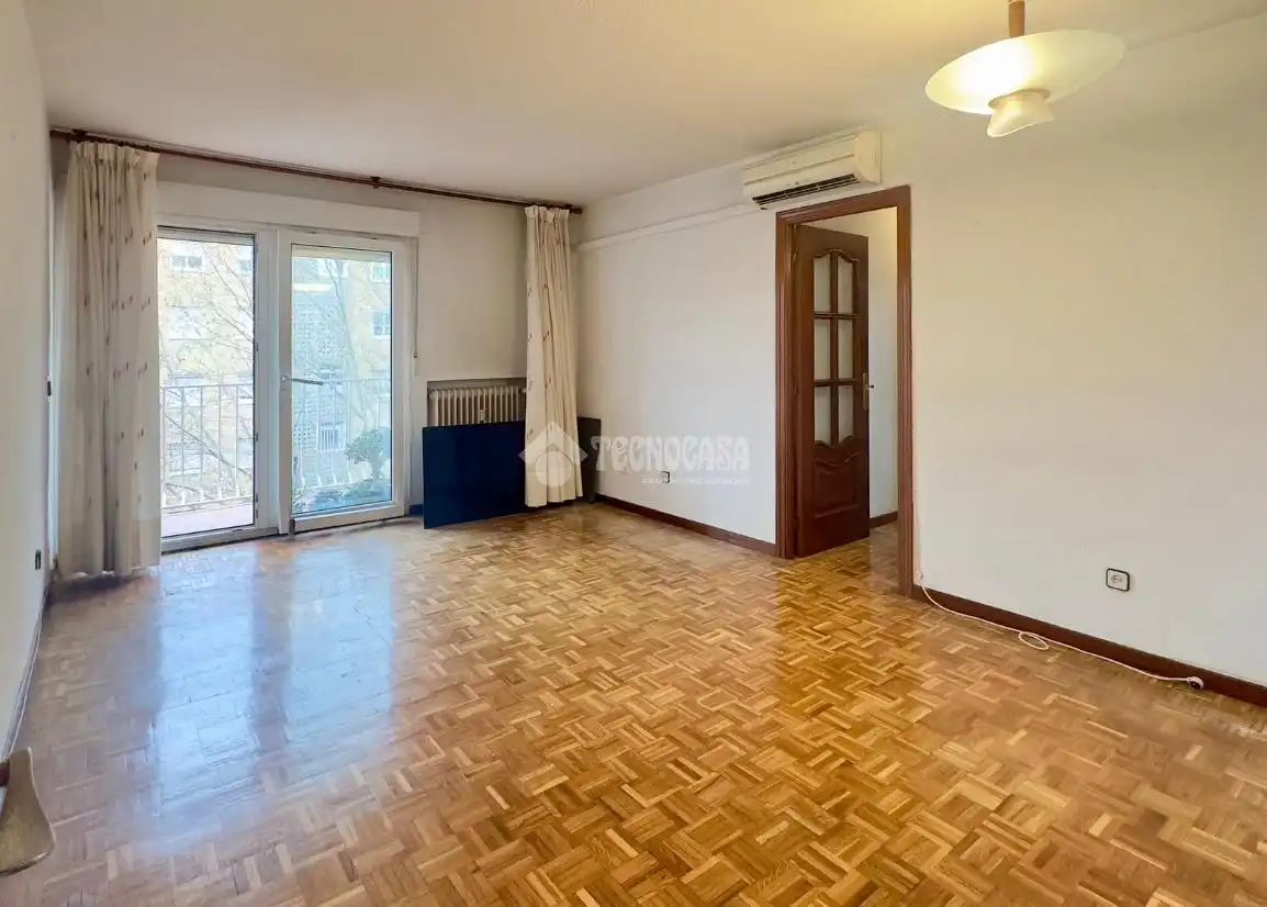 Sala d'estar de Pis en venda en Móstoles amb Aire condicionat, Calefacció i Terrassa