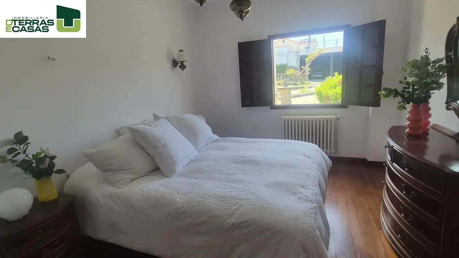 Schlafzimmer von Haus oder Chalet zur Miete in Sanxenxo mit Klimaanlage, Privatgarten und Parkett
