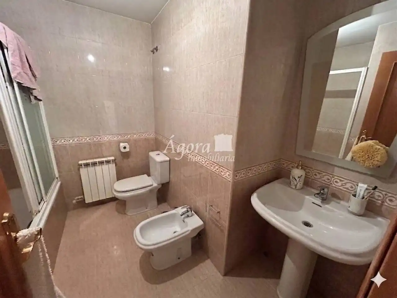 Baño de Casa adosada en venta en Valladolid con Calefacción y Jardín privado