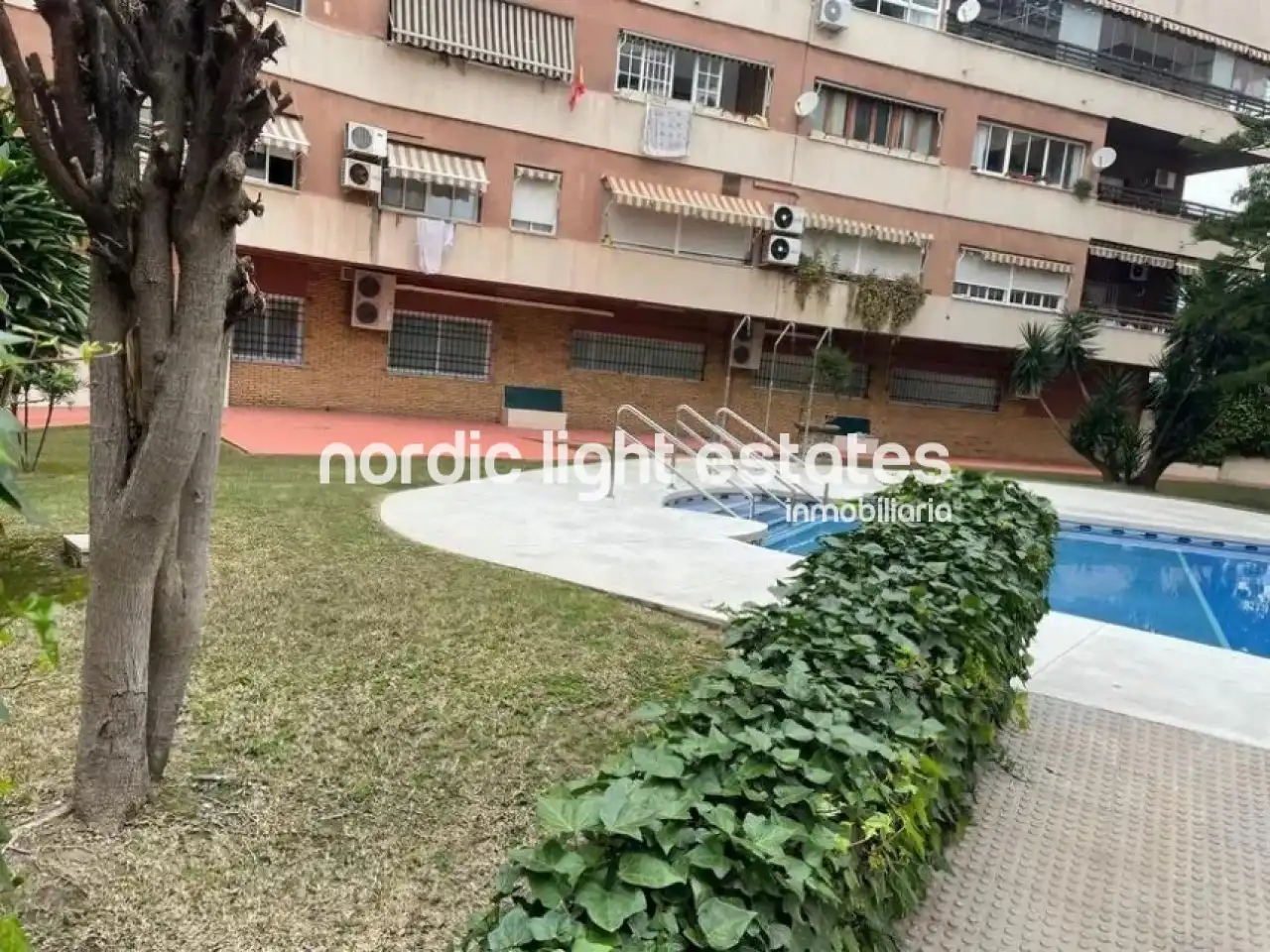Vista exterior de Piso en venta en Málaga con Terraza y Piscina