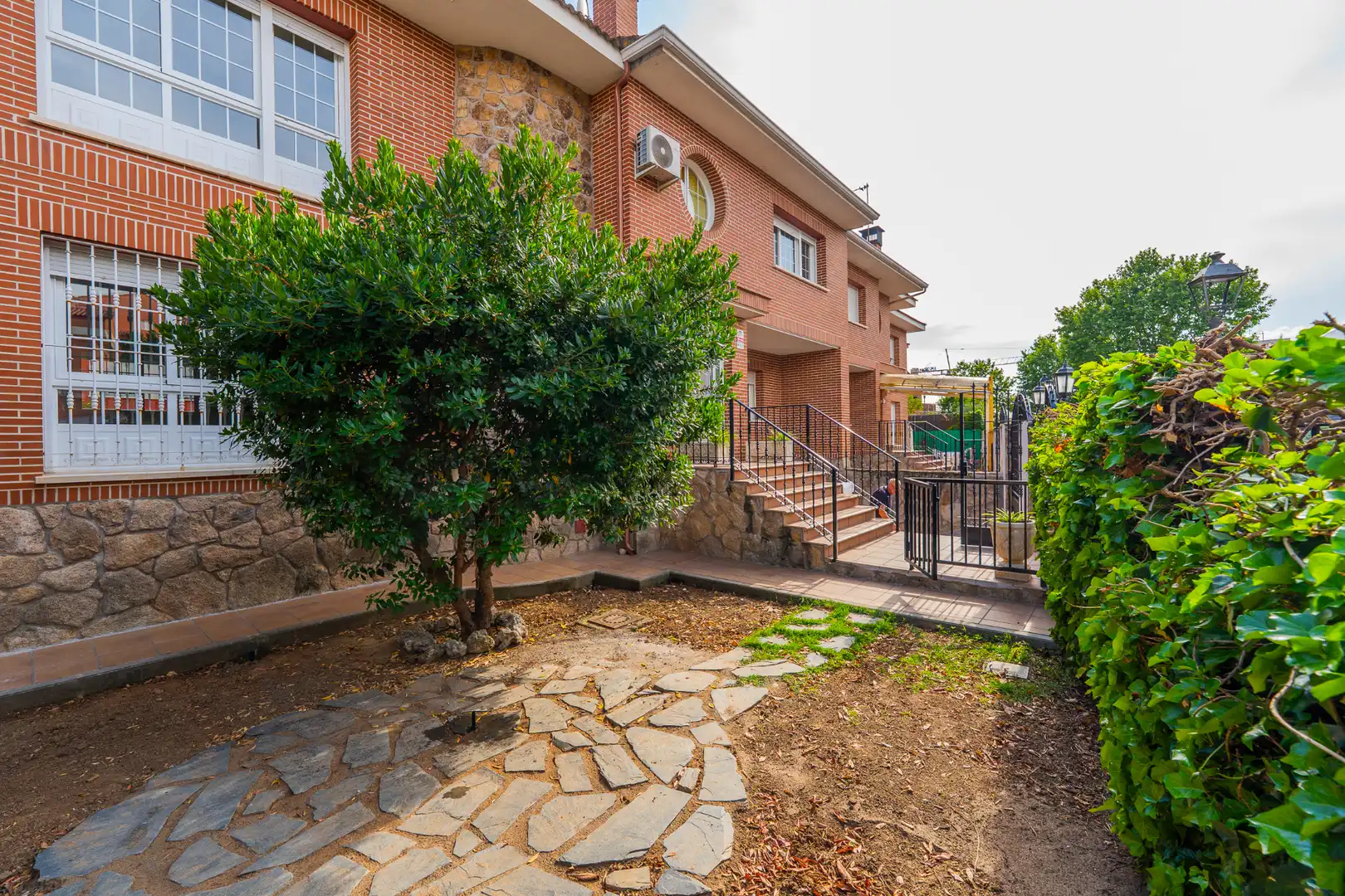 Exterior view of Houses for sale in San Agustín del Guadalix  with Air Conditioner, Heating and Private garden