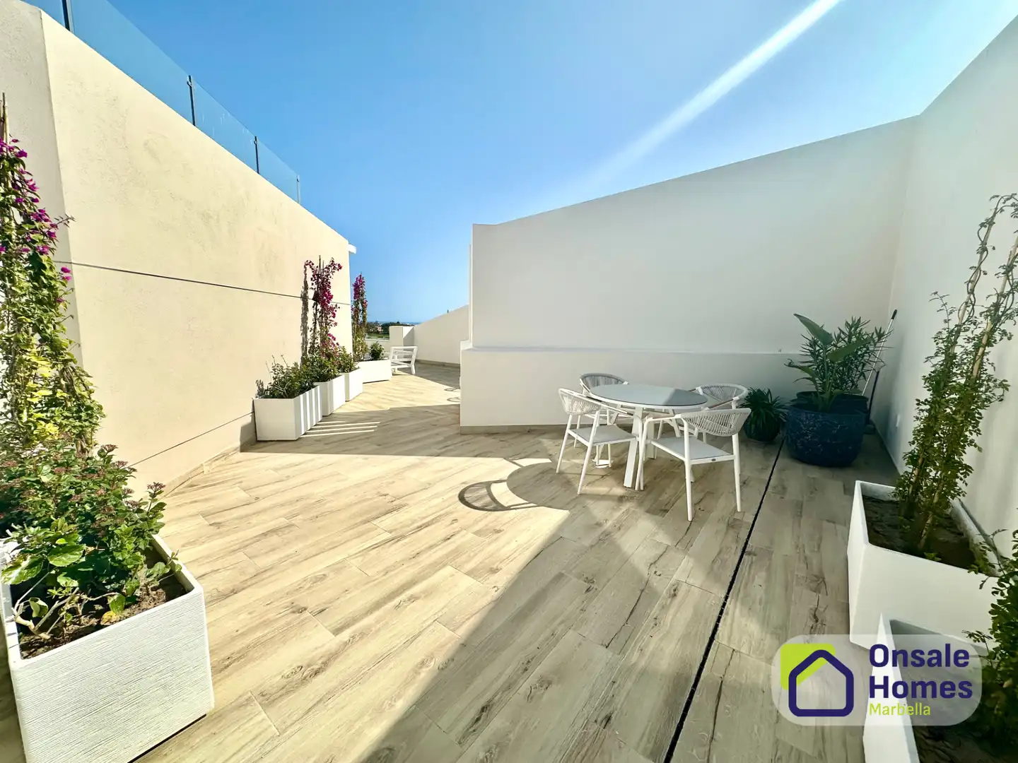 Terrasse von Dachboden zur Miete in Marbella mit Klimaanlage, Terrasse und Abstellraum