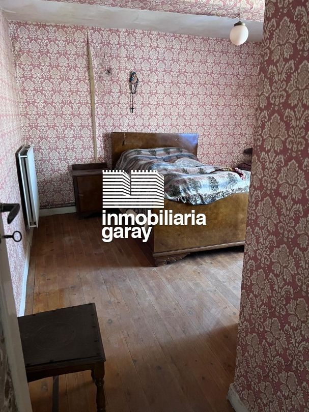 Habitación de Casa adosada en venta en Oña con Calefacción