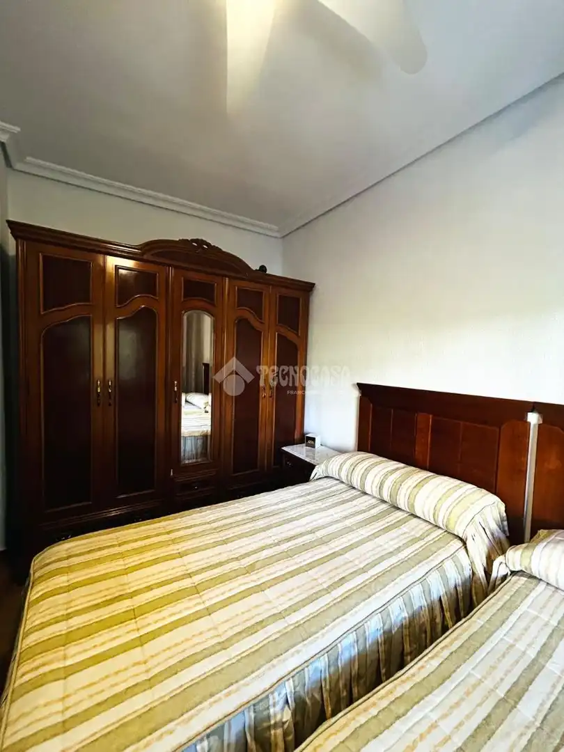 Dormitori de Pis en venda en Sur