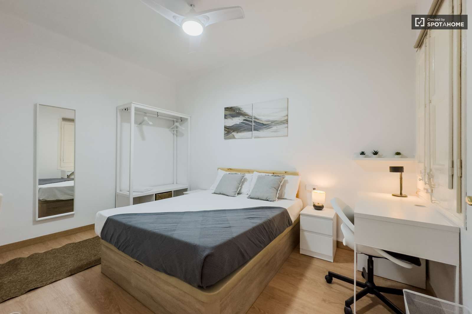 Bedroom of Flat to share in L'Hospitalet de Llobregat  with Air Conditioner, Heating and Terrace