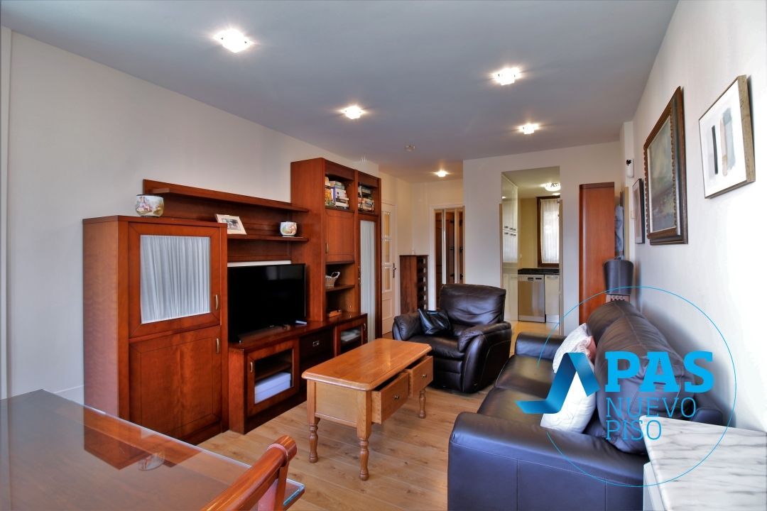 Sala d'estar de Pis en venda en Miengo amb Calefacció, Terrassa i Piscina