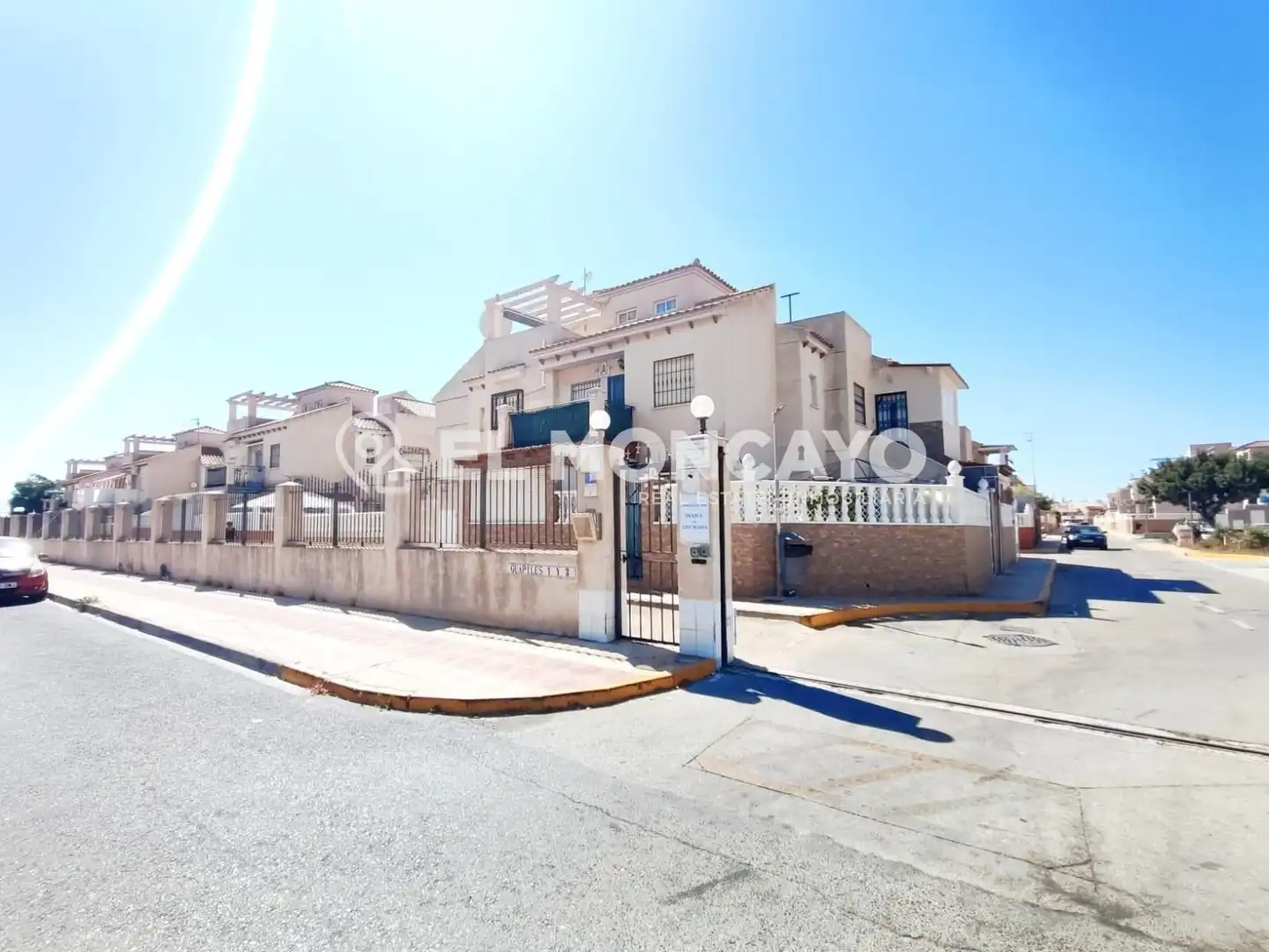 Vista exterior de Casa o xalet en venda en Orihuela amb Aire condicionat, Calefacció i Jardí privat