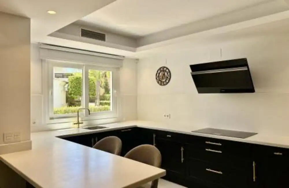 Cuina de Apartament de lloguer en Marbella amb Aire condicionat, Calefacció i Terrassa