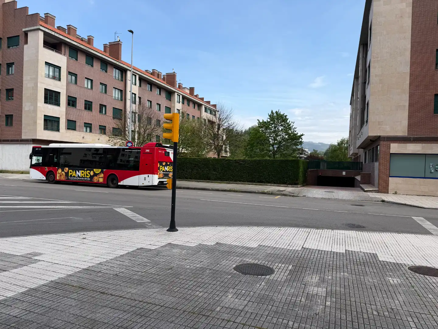 Vista exterior de Apartament en venda en Gijón  amb Calefacció, Forn i Microones