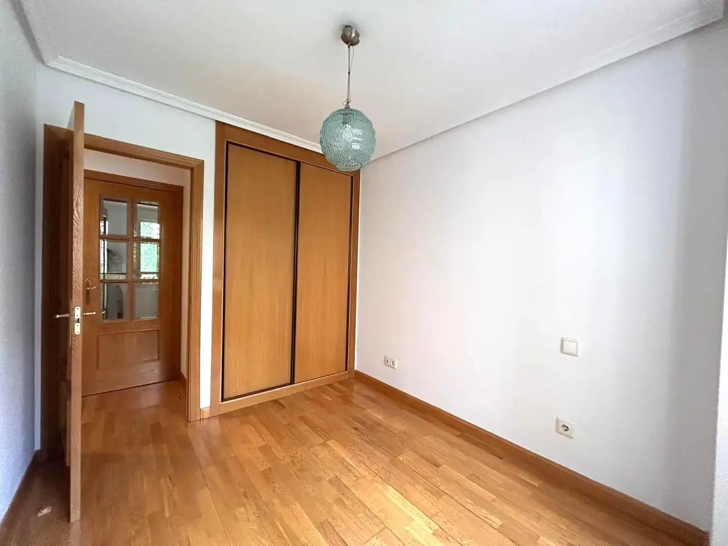 Bedroom of Flat for sale in Madrid  with Air Conditioner, Heating and Community pool