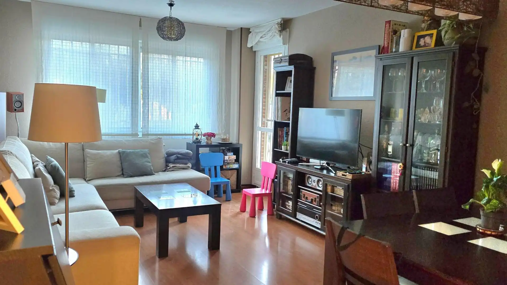 Sala de estar de Piso en venta en Las Rozas de Madrid con Calefacción, Terraza y Piscina comunitaria