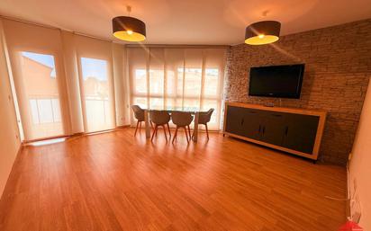 Living room of Flat for sale in El Vendrell  with Air Conditioner, Heating and Parquet flooring