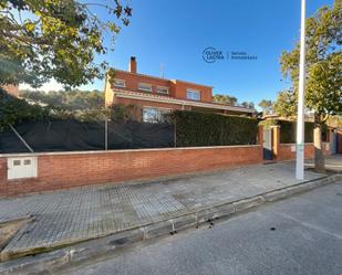 Exterior view of House or chalet for sale in  Barcelona Capital  with Heating, Private garden and Parquet flooring