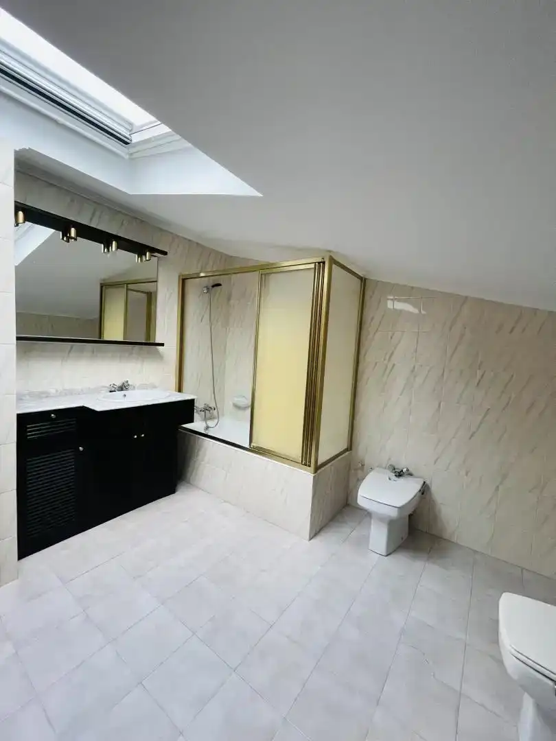 Baño de Casa o chalet en venta en Castro-Urdiales con Balcón