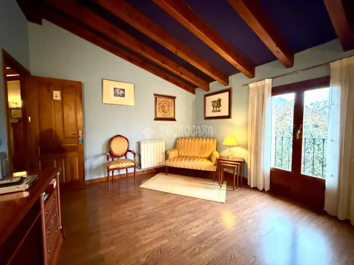 Sala d'estar de Casa o xalet en venda en Sigüenza amb Calefacció, Jardí privat i Terrassa