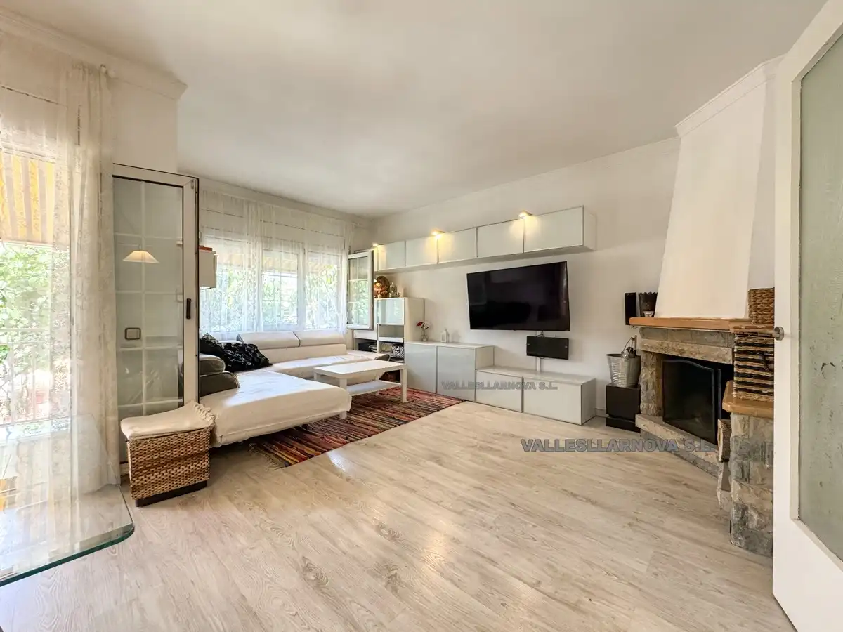 Sala de estar de Casa adosada en venta en Parets del Vallès con Jardín privado y Terraza