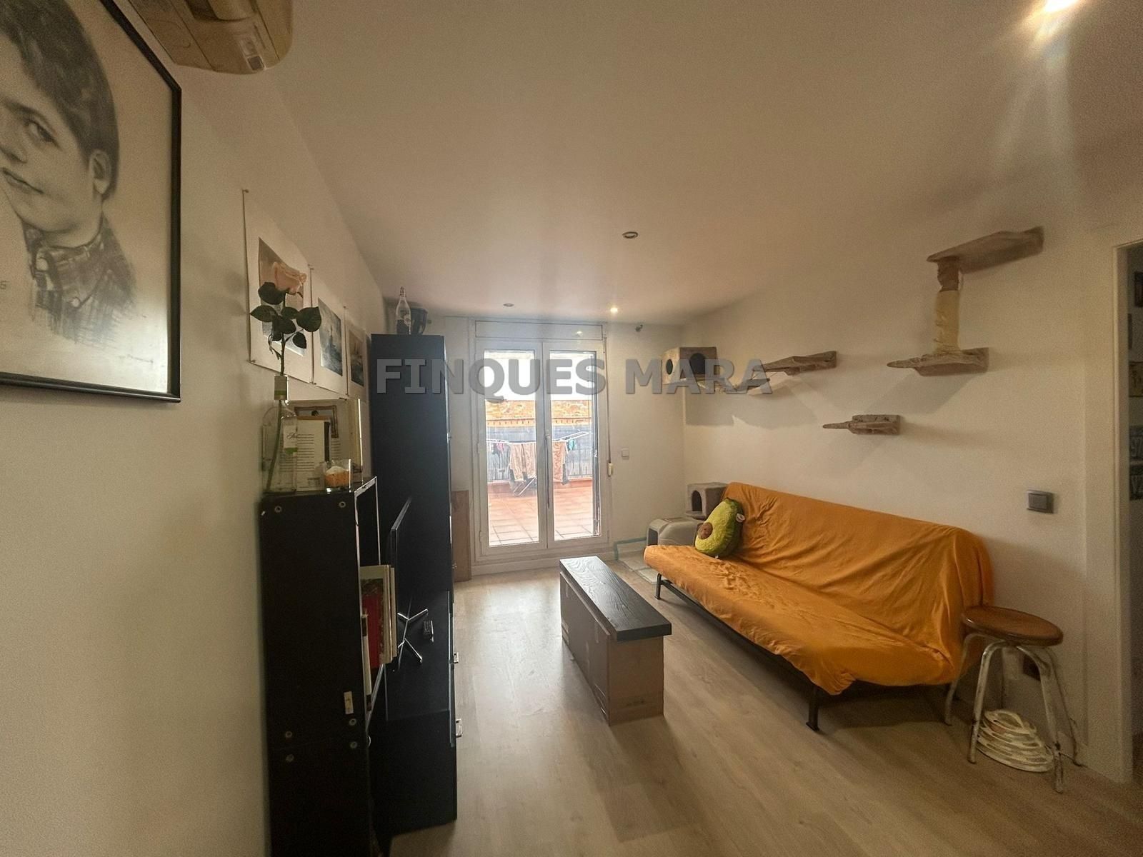 Sala d'estar de Àtic en venda en Sant Boi de Llobregat amb Aire condicionat, Parquet i Terrassa