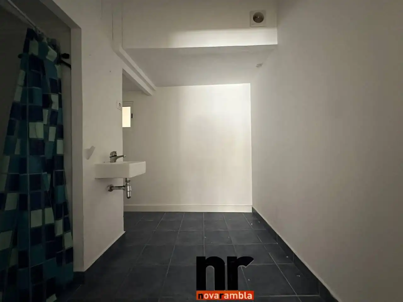 Baño de Local de alquiler en Ripollet