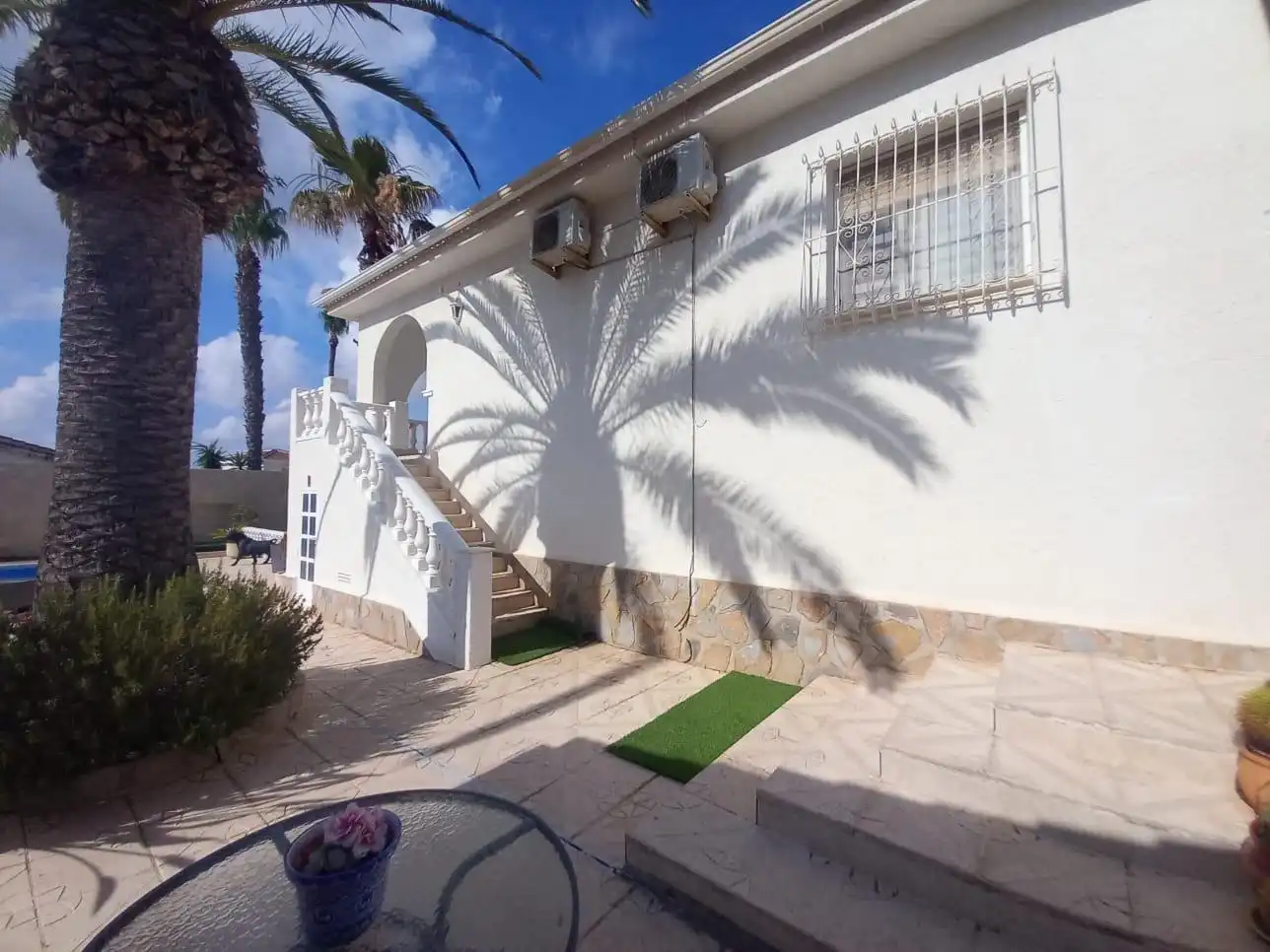 Vista exterior de Casa o xalet en venda en Rojales amb Aire condicionat, Calefacció i Jardí privat