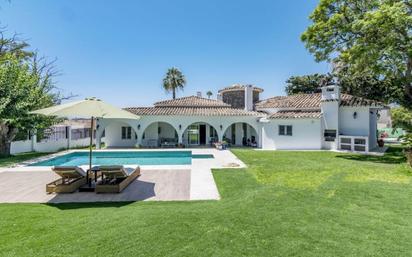 Jardí de Casa o xalet en venda en Marbella amb Aire condicionat, Terrassa i Piscina