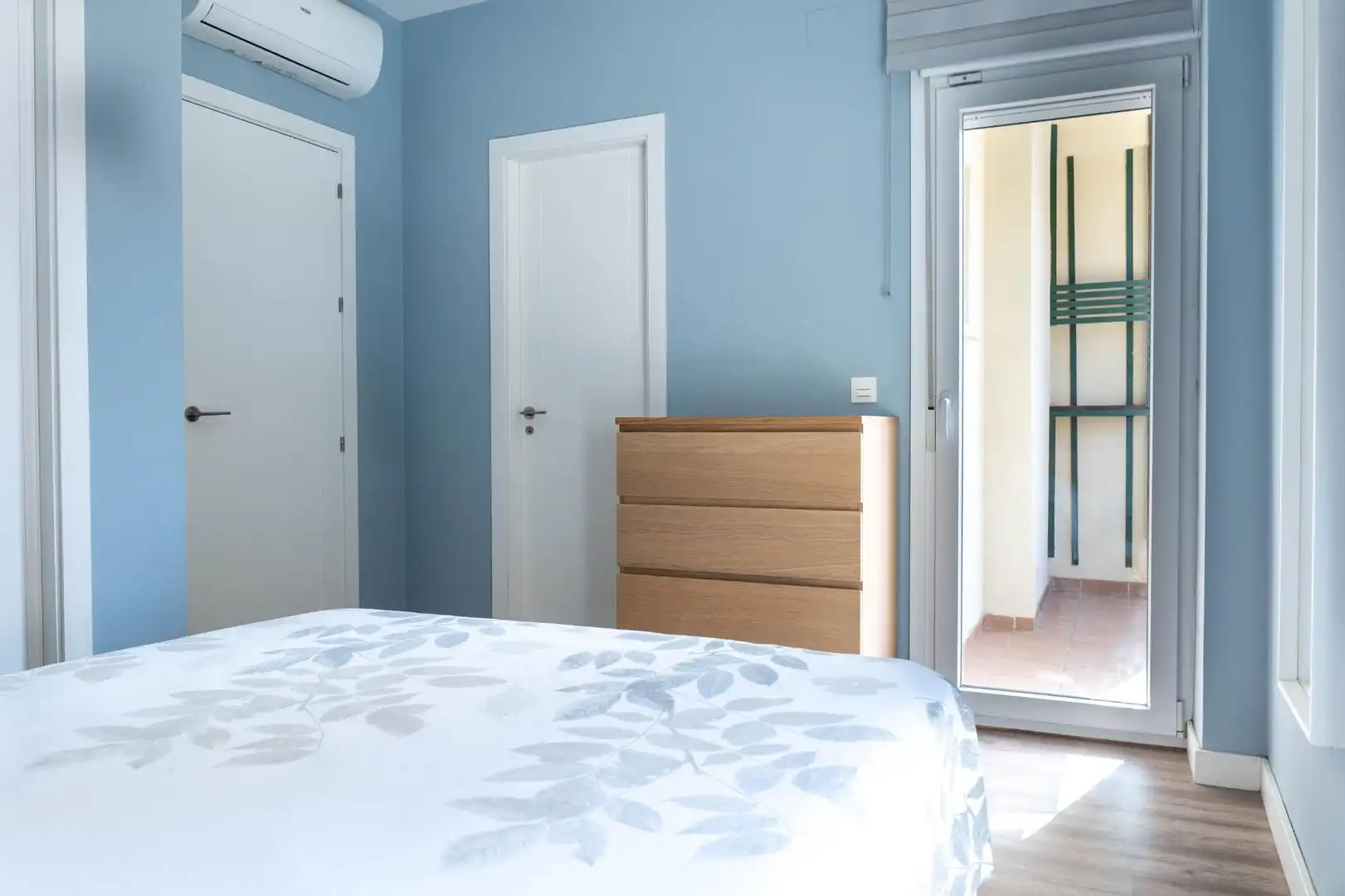 Dormitori de Casa adosada en venda en San Juan de Aznalfarache amb Aire condicionat, Jardí privat i Terrassa