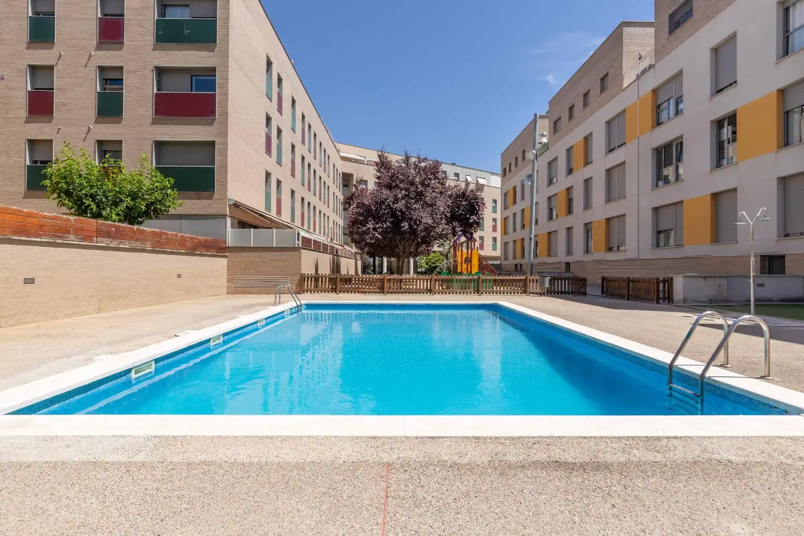 Piscina de Piso en venta en Terrassa con Calefacción y Piscina comunitaria