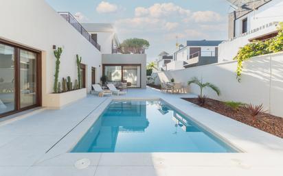 Piscina de Casa o xalet en venda en Chiclana de la Frontera amb Aire condicionat, Terrassa i Piscina