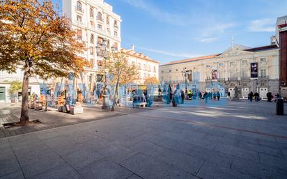 Vista exterior de Local en venda en  Madrid Capital