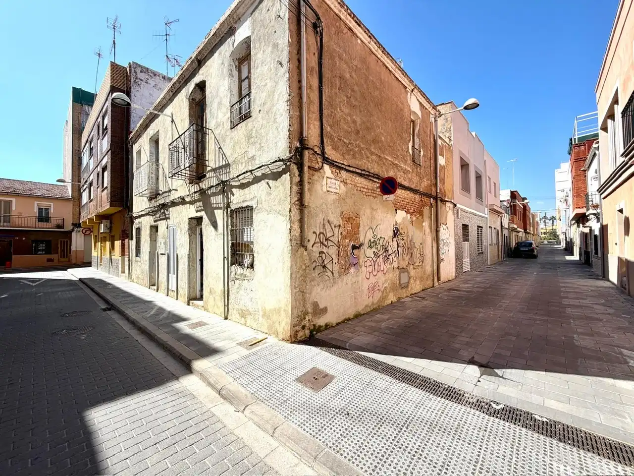 Vista exterior de Edificio en venta en Sagunto / Sagunt