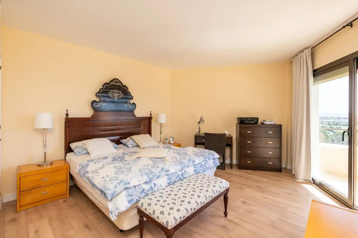 Schlafzimmer von Dachboden zum Verkauf in Marbella mit Klimaanlage, Möbliert und Internet