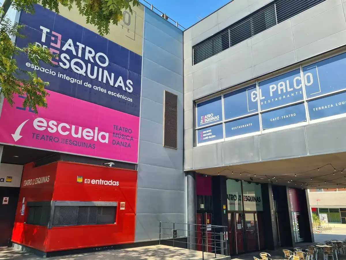 Exterior view of Garage for sale in Zaragoza